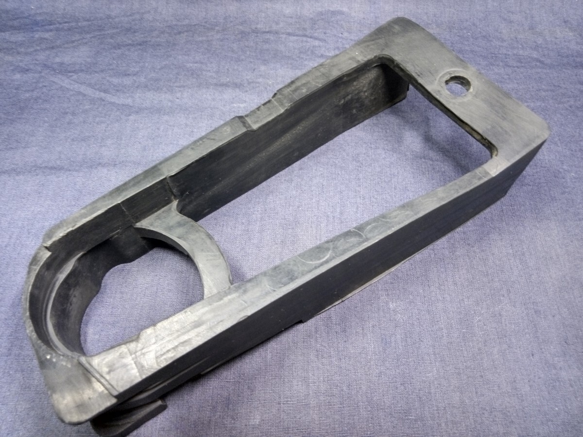 スズキ RG400γ RG400ガンマ RG400Γ RG500γ RG500ガンマ RG500Γ 純正チェーンスライダー スイングアームスライダー 絶版 希少 当時物_画像1