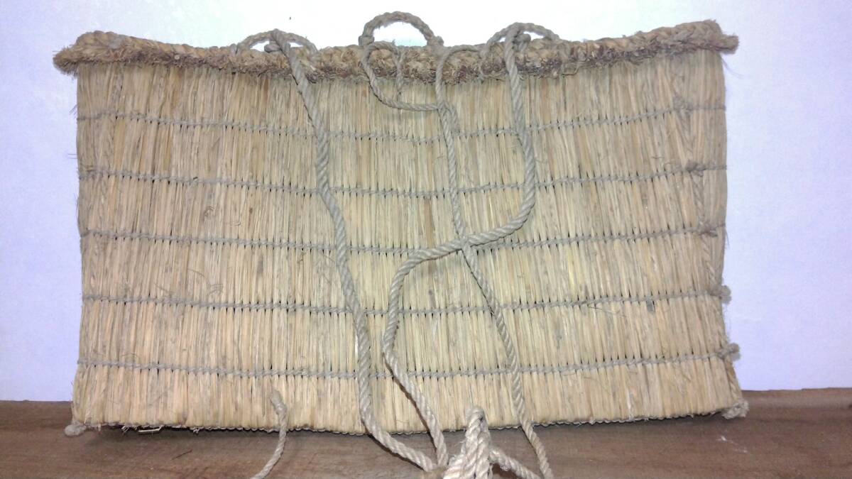 【時代屋】会津背負いカゴ　天然素材　山菜採り用　ワラビ　ゼンマイ　リメイク材　手提げ作り　(199)_画像2