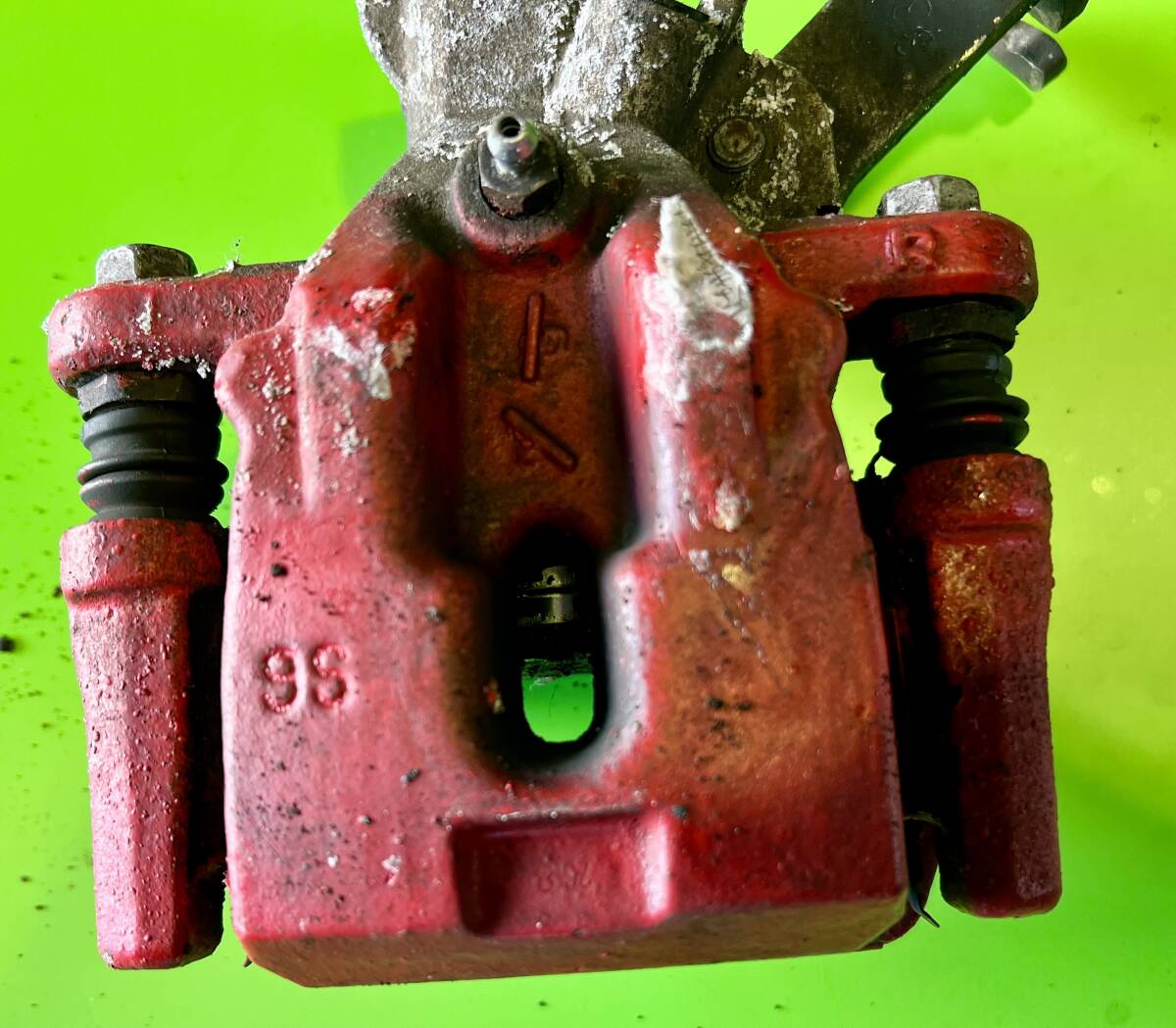 スズキ ZC32Sスイフトスポーツ 23年式 リアブレーキキャリパー 左右セット ジャンク品_画像8