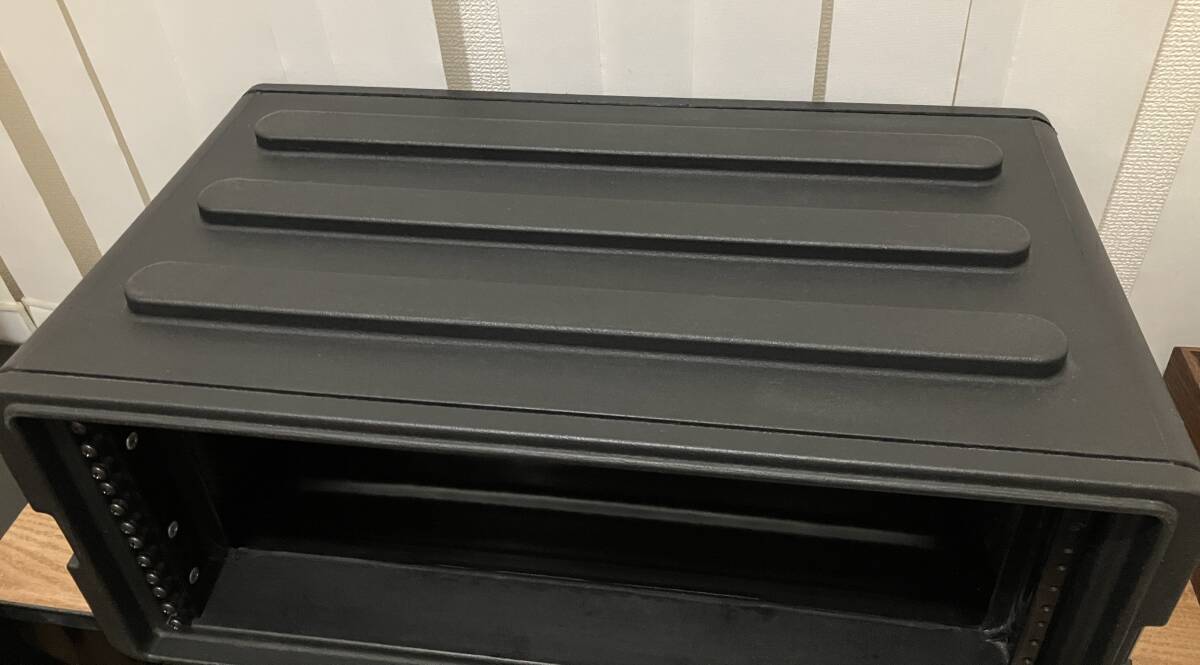 SKB (eske- Be ) / R4S 4U rack case Sharo - подставка б/у 