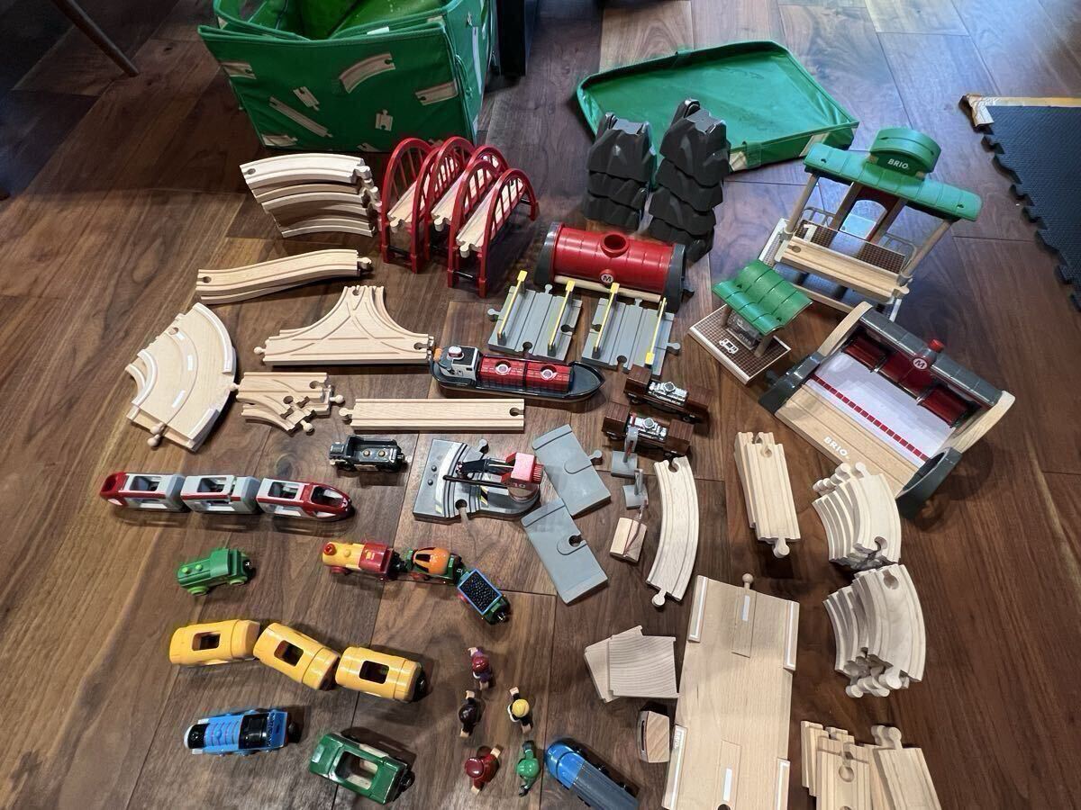 ブリオ　brio レール&ロード　デラックスセット＋バッテリーパワーアクショントレイン＋マテル社電動トーマス_画像1
