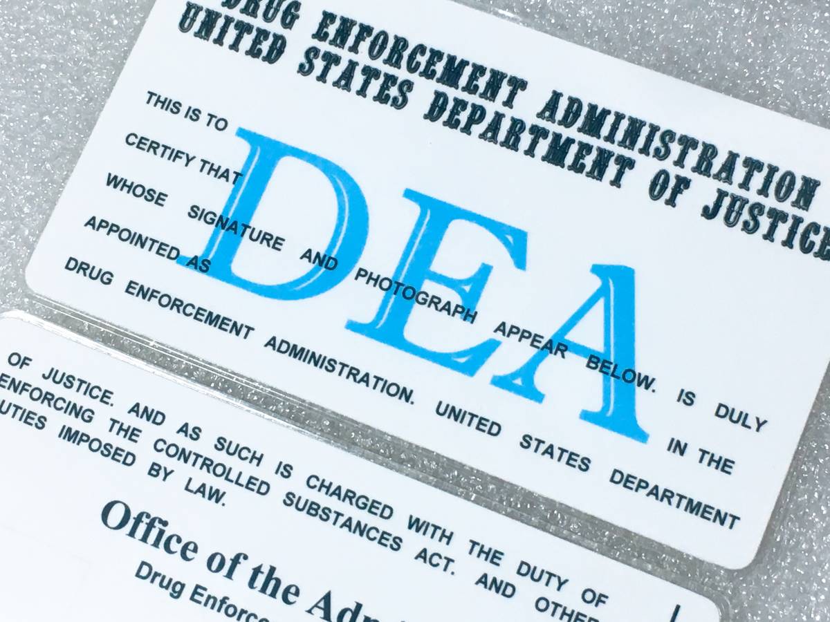 ☆ アメリカ 人気 連邦系 映画 ドラマ グッズ DEA 合衆国麻薬取締局 風 IDカード ブランク(未記入)タイプ L04 (検索:ポリスバッジ) ☆_画像2