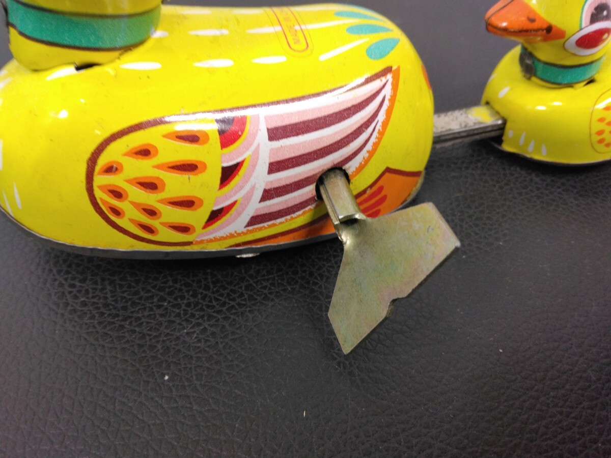 F подлинная вещь retro a Hill. родители . жестяная пластина zen мой DUCK FAMILY Vintage игрушка игрушка с дефектом 