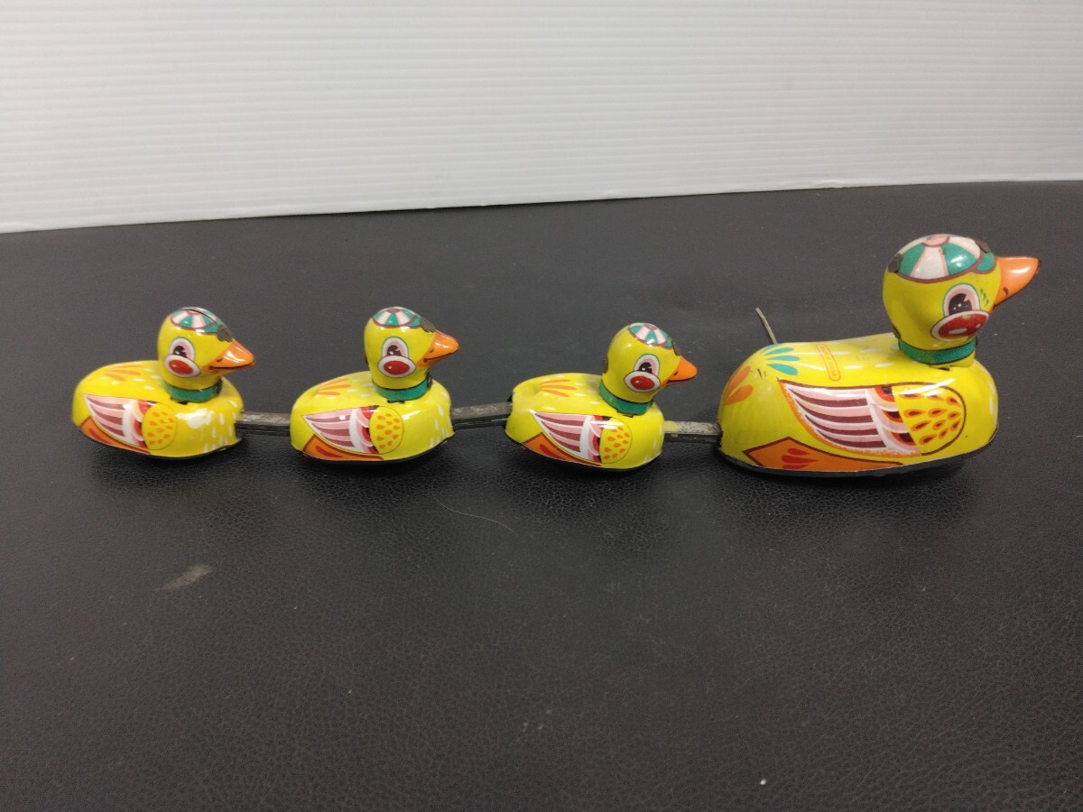 F подлинная вещь retro a Hill. родители . жестяная пластина zen мой DUCK FAMILY Vintage игрушка игрушка с дефектом 