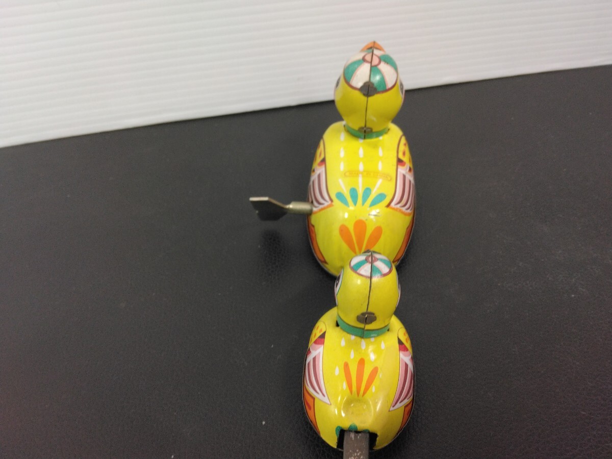 F подлинная вещь retro a Hill. родители . жестяная пластина zen мой DUCK FAMILY Vintage игрушка игрушка с дефектом 