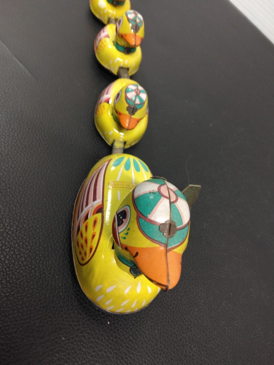 F подлинная вещь retro a Hill. родители . жестяная пластина zen мой DUCK FAMILY Vintage игрушка игрушка с дефектом 