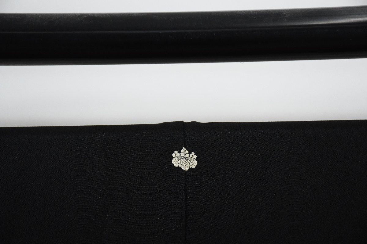 黒留袖 結婚式 鏡文 銀彩 縮緬 身丈１４９cm 裄丈６４．５cm ★着物 e-１４４８ 桜庭呉服店_画像3