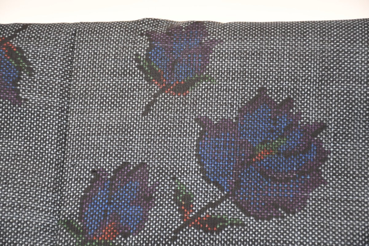 大島紬 本場奄美大島 正絹 つむぎ 蒼薔薇 夢がかなう 喝采 身丈149cm 裄丈63cm ★着物 pb-3877 桜庭呉服店_画像4