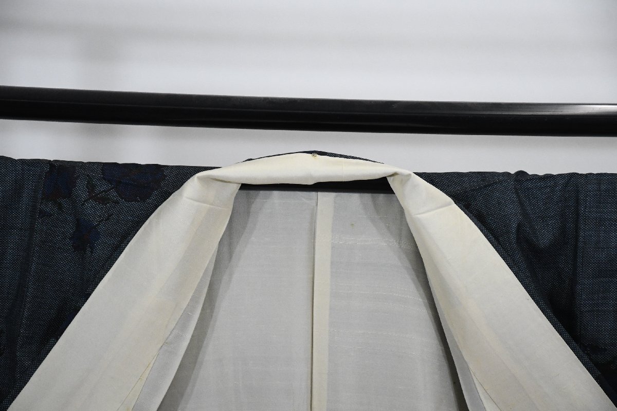 大島紬 本場奄美大島 正絹 つむぎ 蒼薔薇 夢がかなう 喝采 身丈149cm 裄丈63cm ★着物 pb-3877 桜庭呉服店_画像10