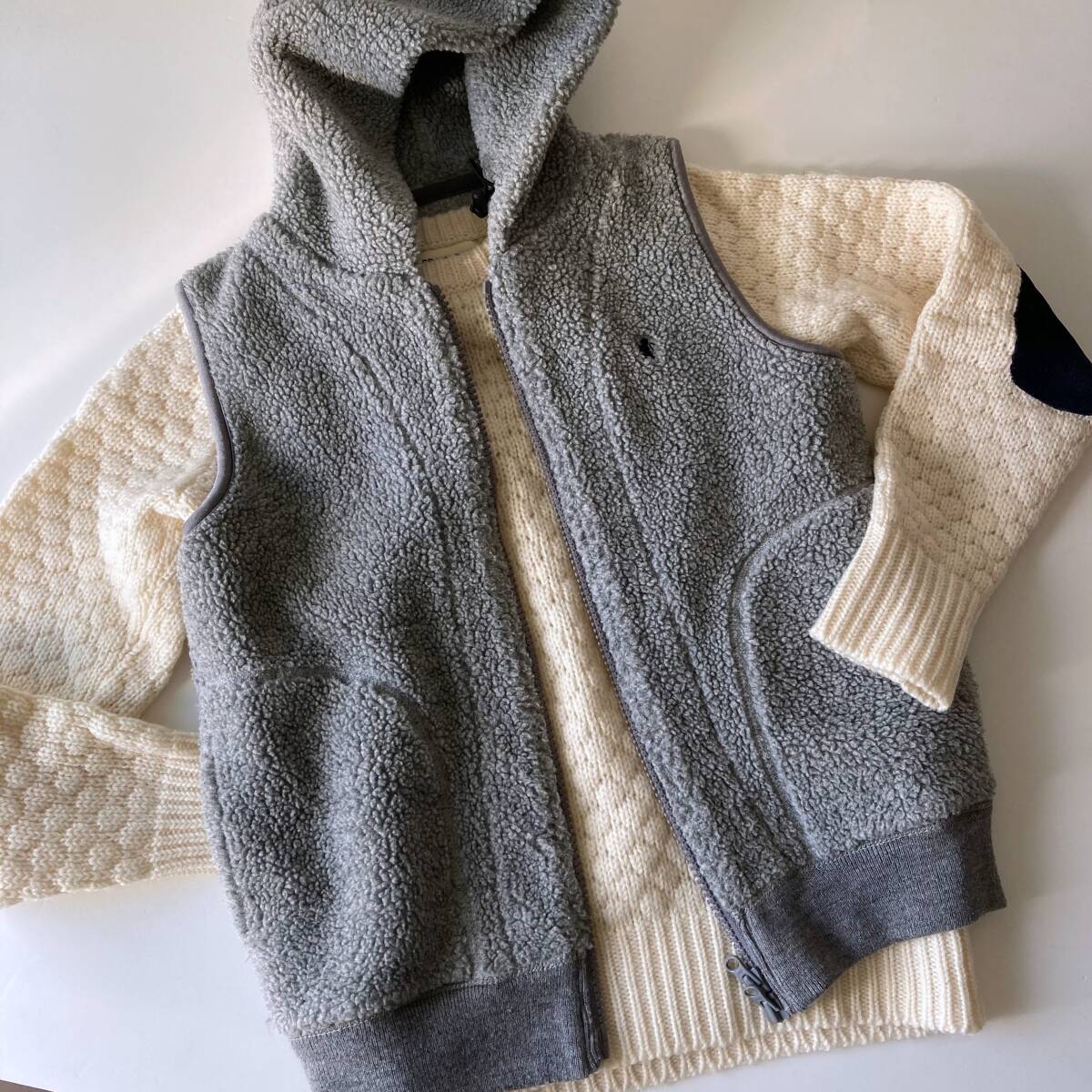 送料無料 Gymphlex ジムフレックス 人気のボアベスト 14 首元まであったかフード付きダブルジッパー 美品 グレー bshoporcivaldantonbeams_画像1