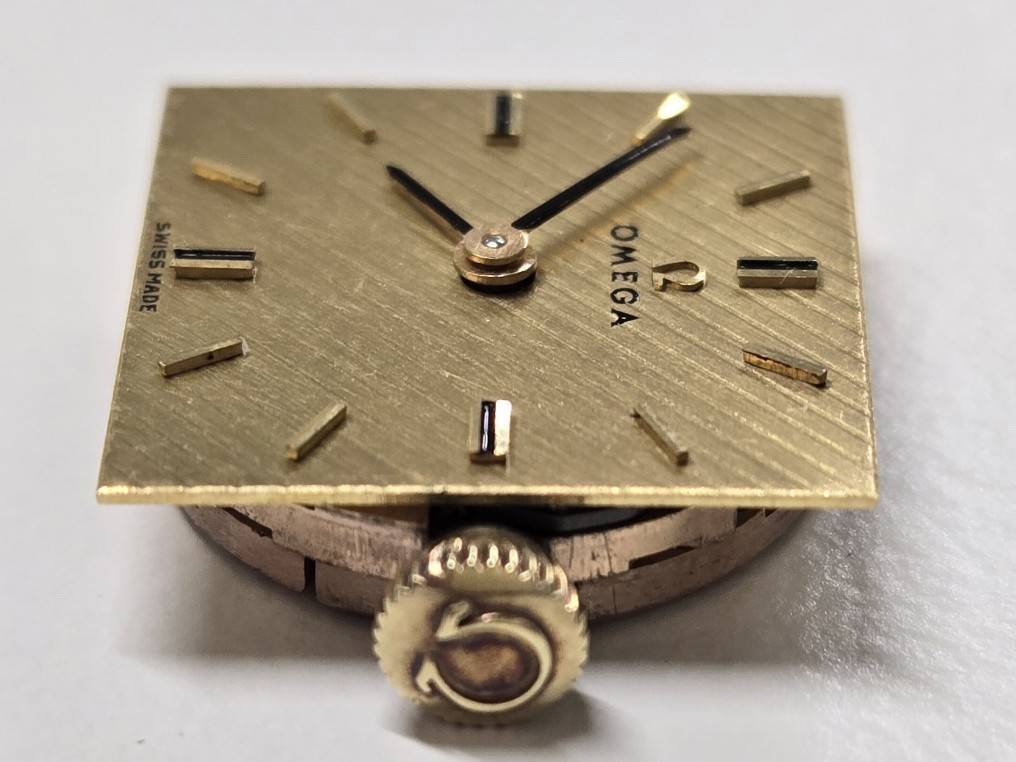 842 OMEGA オメガ cal.580 手巻き式 レディース 文字盤付き　ムーブ パーツ ムーブメント 可動 現状品_画像2