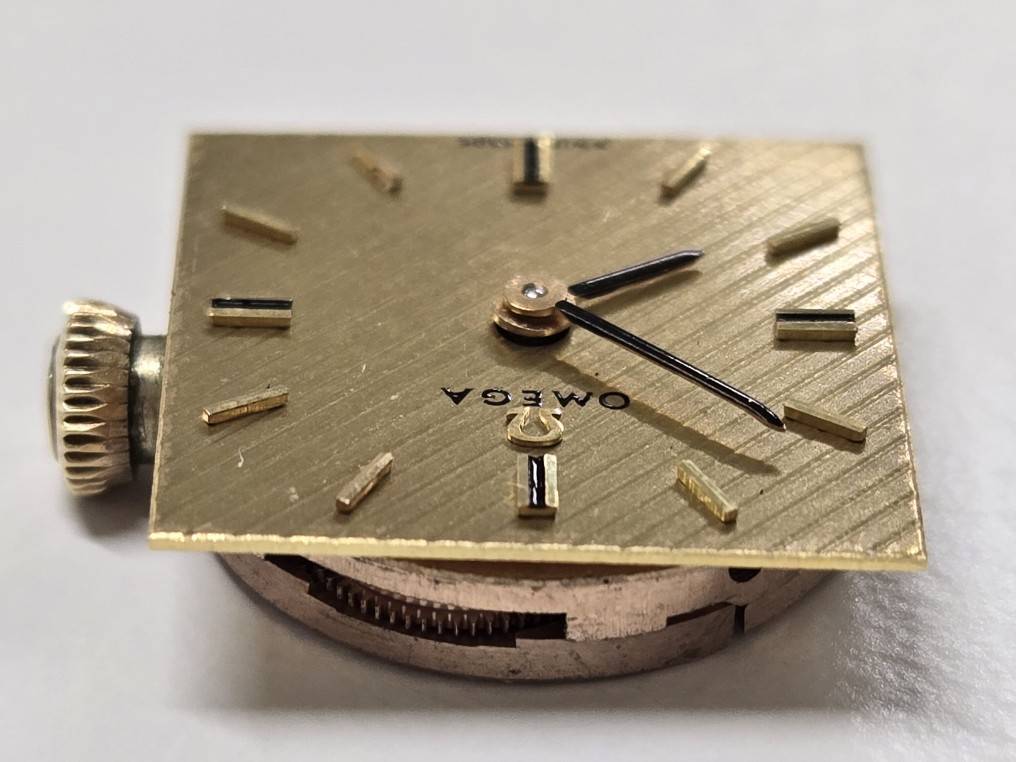 842 OMEGA オメガ cal.580 手巻き式 レディース 文字盤付き　ムーブ パーツ ムーブメント 可動 現状品_画像3