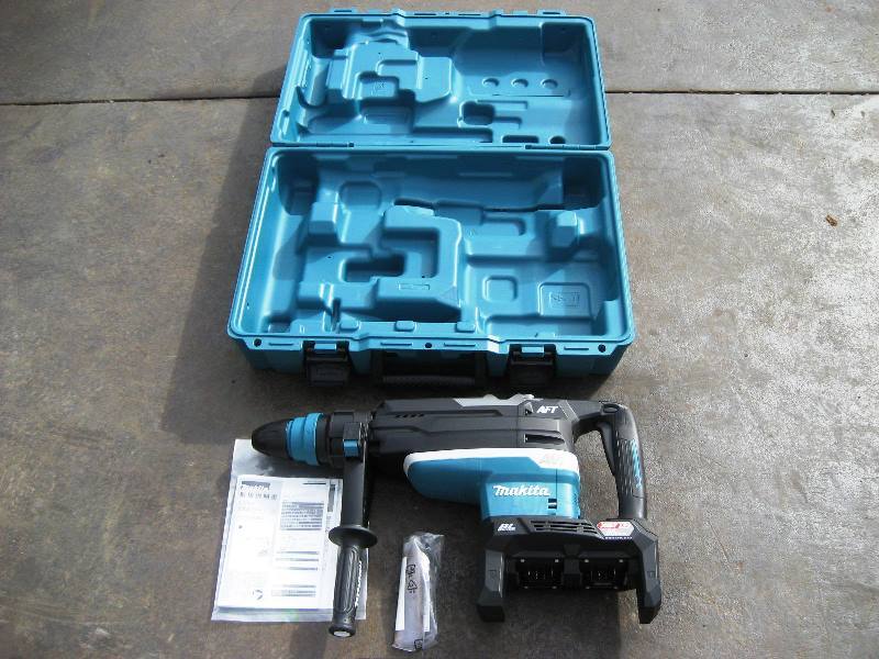 埼玉発 ほぼ未使用品 makita マキタ 52mm 充電式ハンマドリル HR006GZK 本体のみ 極上品です　電動工具 DIY 現場道具 この機会に是非どうぞ_画像1