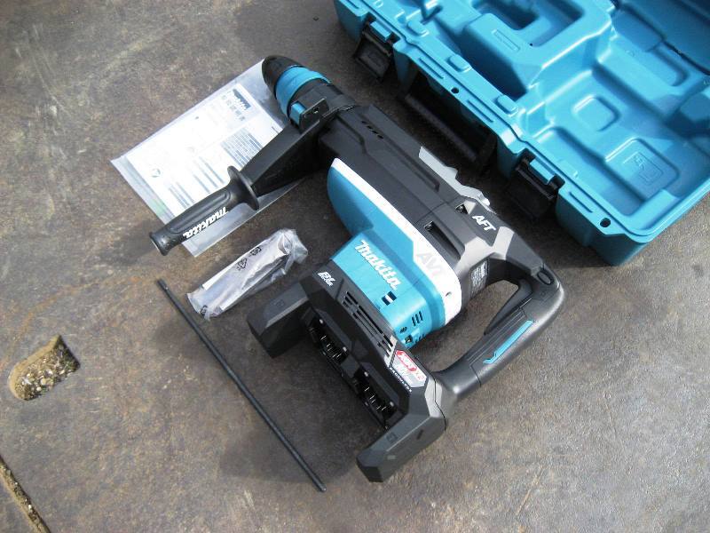 埼玉発 ほぼ未使用品 makita マキタ 52mm 充電式ハンマドリル HR006GZK 本体のみ 極上品です　電動工具 DIY 現場道具 この機会に是非どうぞ_画像3