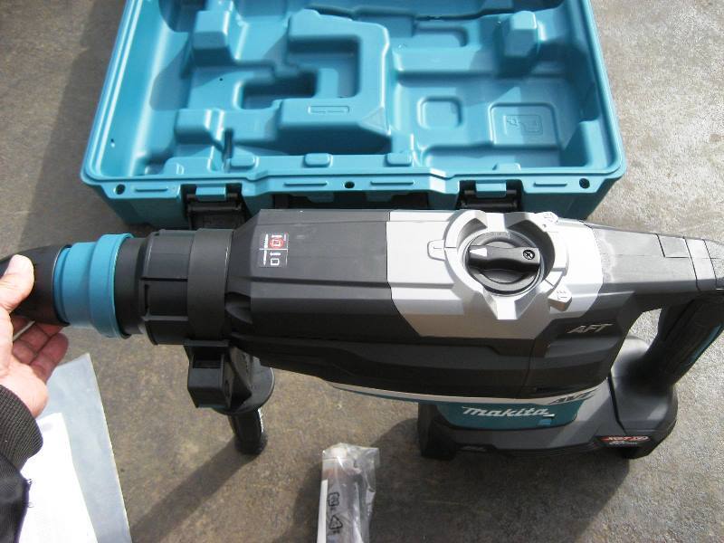 埼玉発 ほぼ未使用品 makita マキタ 52mm 充電式ハンマドリル HR006GZK 本体のみ 極上品です　電動工具 DIY 現場道具 この機会に是非どうぞ_画像6