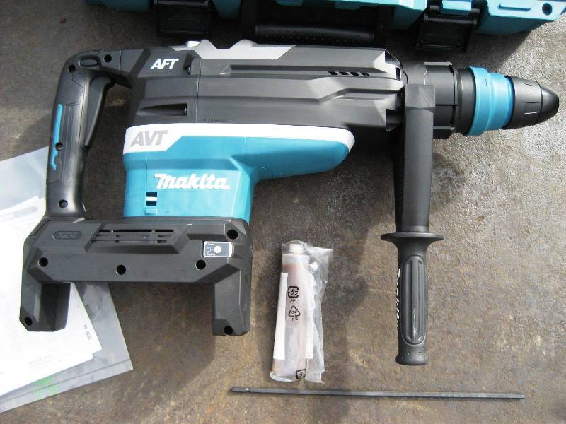 埼玉発 ほぼ未使用品 makita マキタ 52mm 充電式ハンマドリル HR006GZK 本体のみ 極上品です　電動工具 DIY 現場道具 この機会に是非どうぞ_画像7