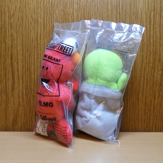 Kellogg ケロッグ セサミストリート ぬいぐる ドール 2個 セット 1999 未開封 オスカー エルモ_画像3