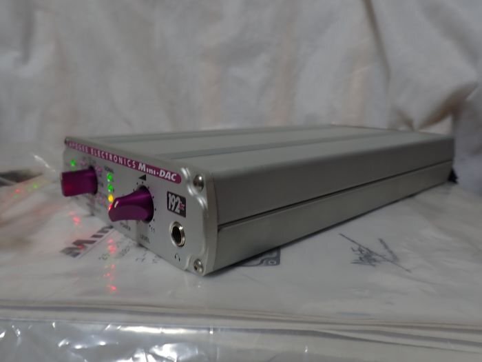 ブラックフライディ■２チャンネル２４ビット/１９２ＫＨＺ　APOGＥE社のＤ／ＡコンバターMini-DAC■美品１台動作品元箱付き。送料無料_画像2