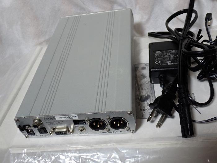 ブラックフライディ■２チャンネル２４ビット/１９２ＫＨＺ　APOGＥE社のＤ／ＡコンバターMini-DAC■美品１台動作品元箱付き。送料無料_画像3