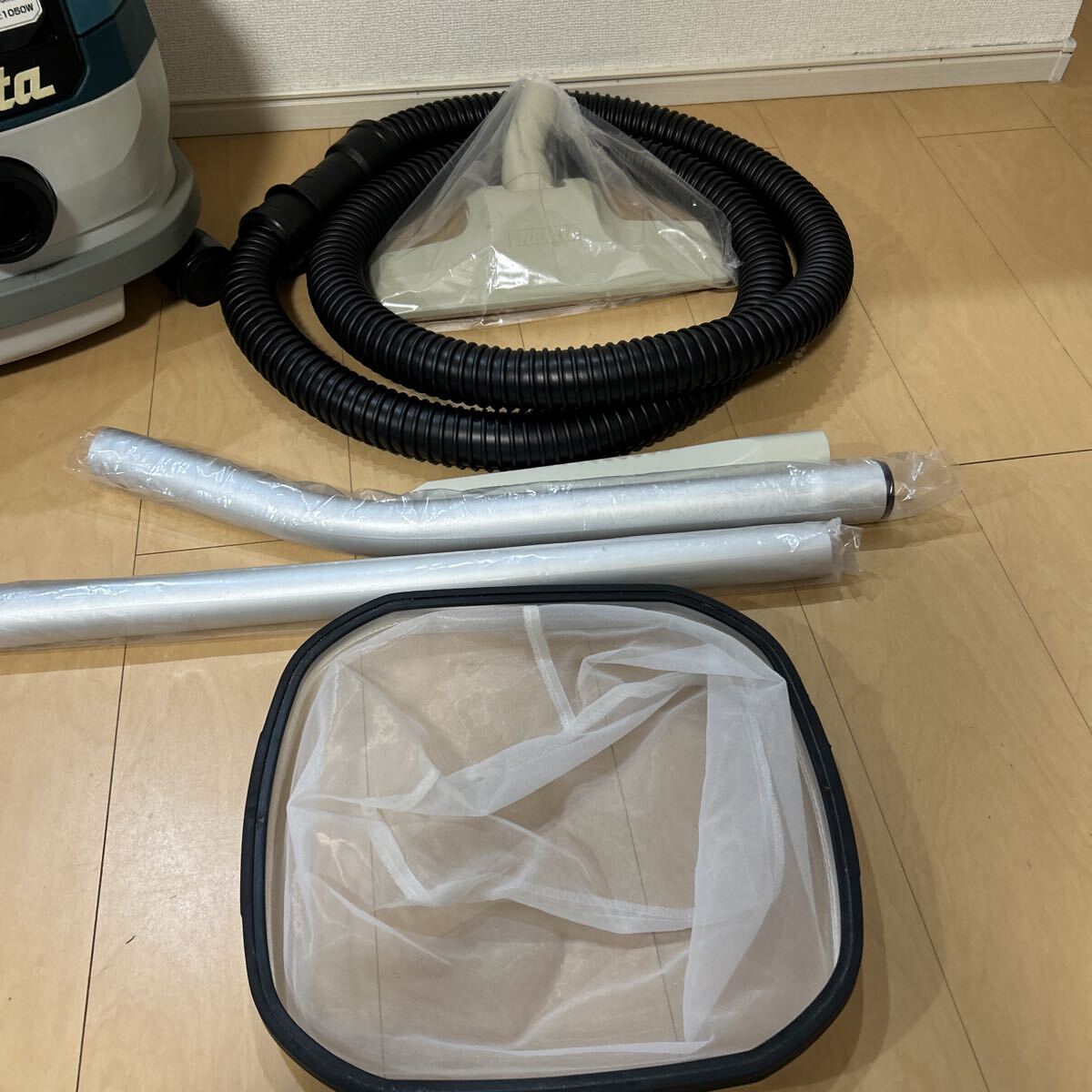 マキタ 集じん機 VC0820 乾湿両用 未使用ホースセット付　送料込み_画像2