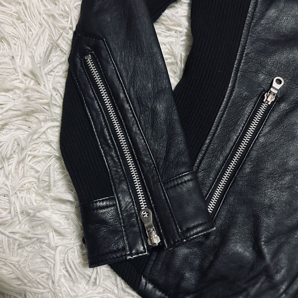 極美品/Lサイズ NO ID. ノーアイディー レザージャケット トロトロ 羊革 ラムレザー 希少 裏地レッド 赤 シングル ライダース ブラック 黒_画像4