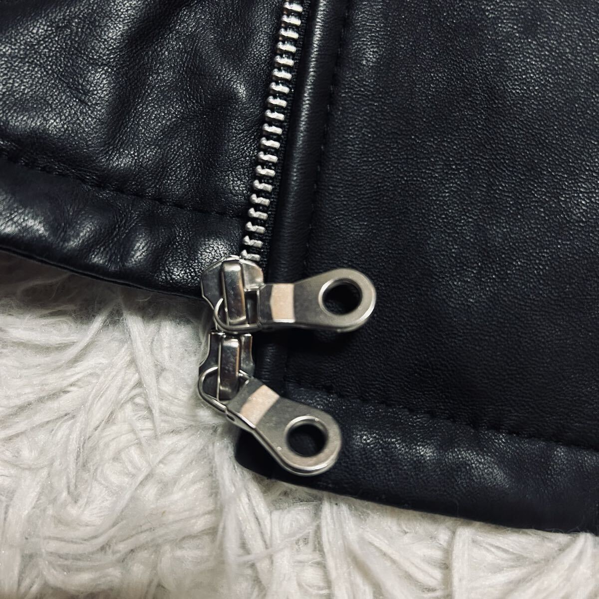 極美品/Lサイズ NO ID. ノーアイディー レザージャケット トロトロ 羊革 ラムレザー 希少 裏地レッド 赤 シングル ライダース ブラック 黒_画像6