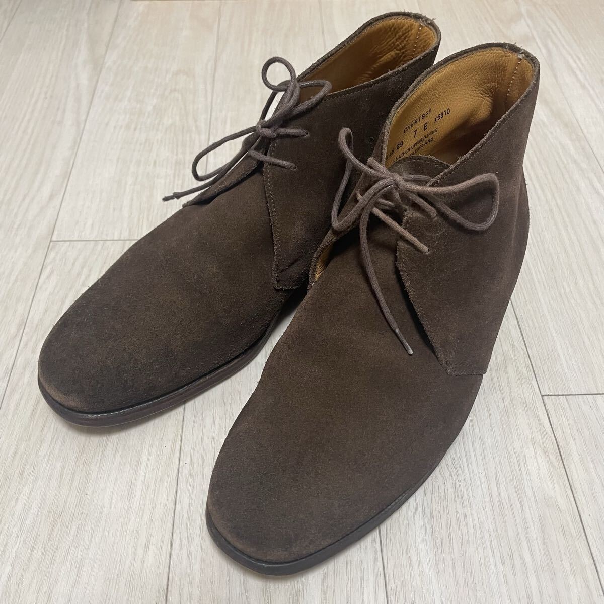 極美品　クロケット＆ジョーンズ Crockett&Jones スエード　チャッカブーツ　CHERTSEY 7 ダークブラウン茶 革靴 レザーシューズ_画像1
