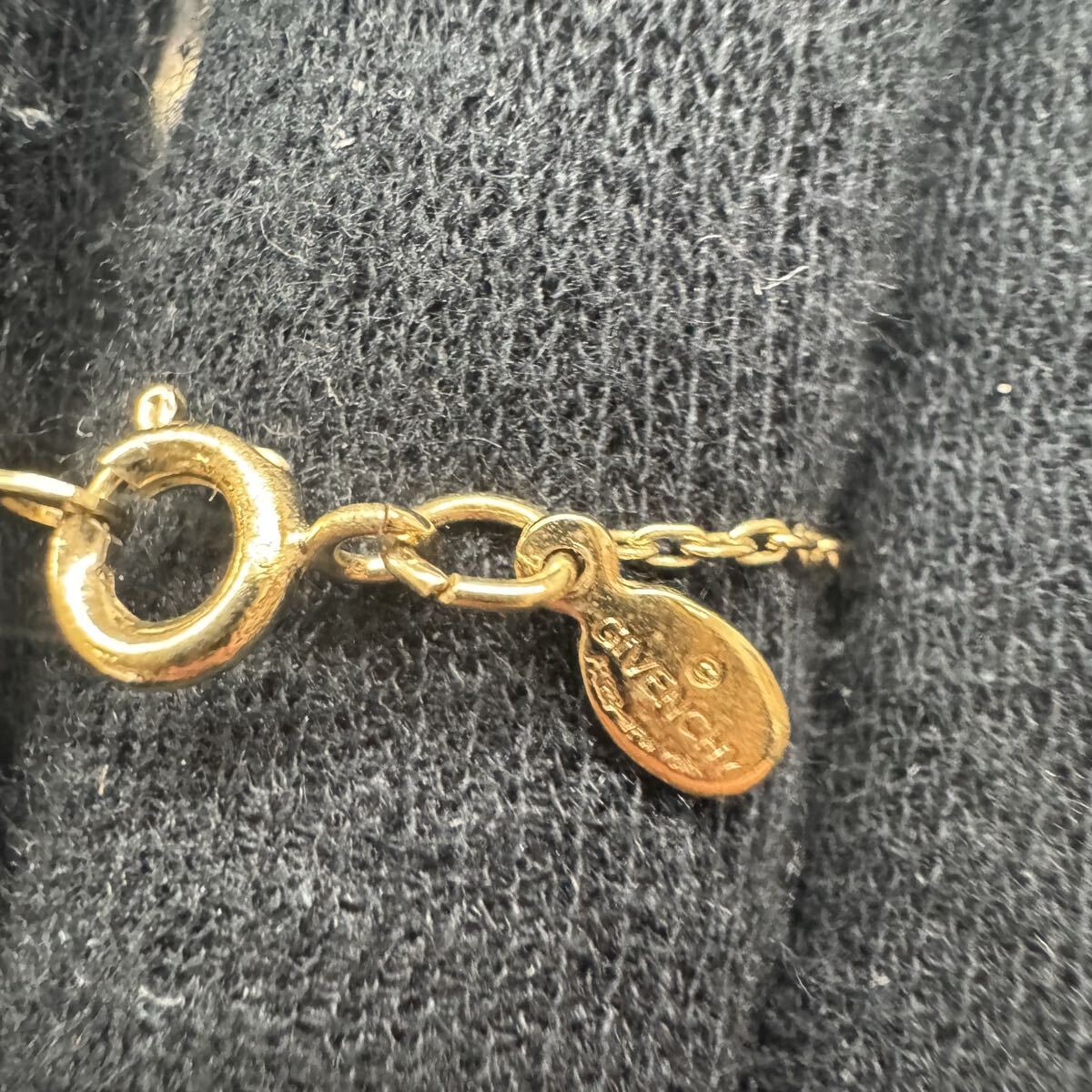 09rc GIVENCHY ジバンシー ネックレス アクセサリー ゴールドカラー ジバンシィ ロゴ ラインストーン Gロゴ ジバンシイ_画像4