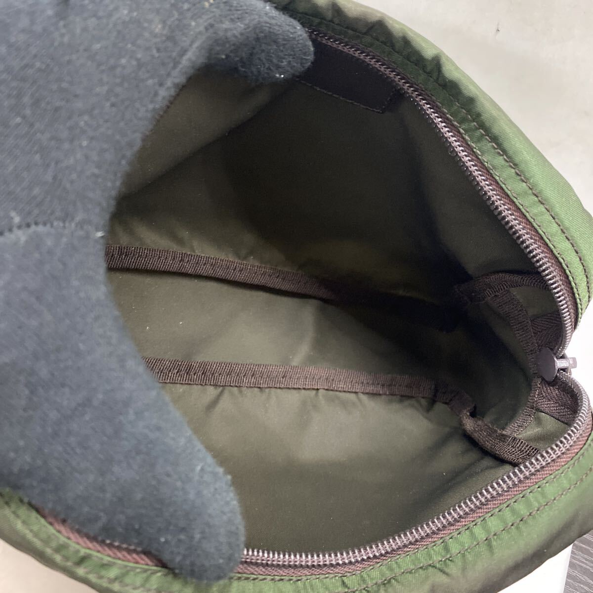 09ys PRADA Prada сумка нейлон бардачок хаки косметичка треугольник Logo мульти- кейс 