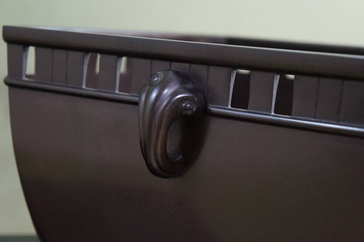 ■ 銅四方風炉(欄干透し)「一ノ瀬宗辰」(共箱)<五徳付き>★ 唐胴 茶釜 鉄釜 茶道具_画像6