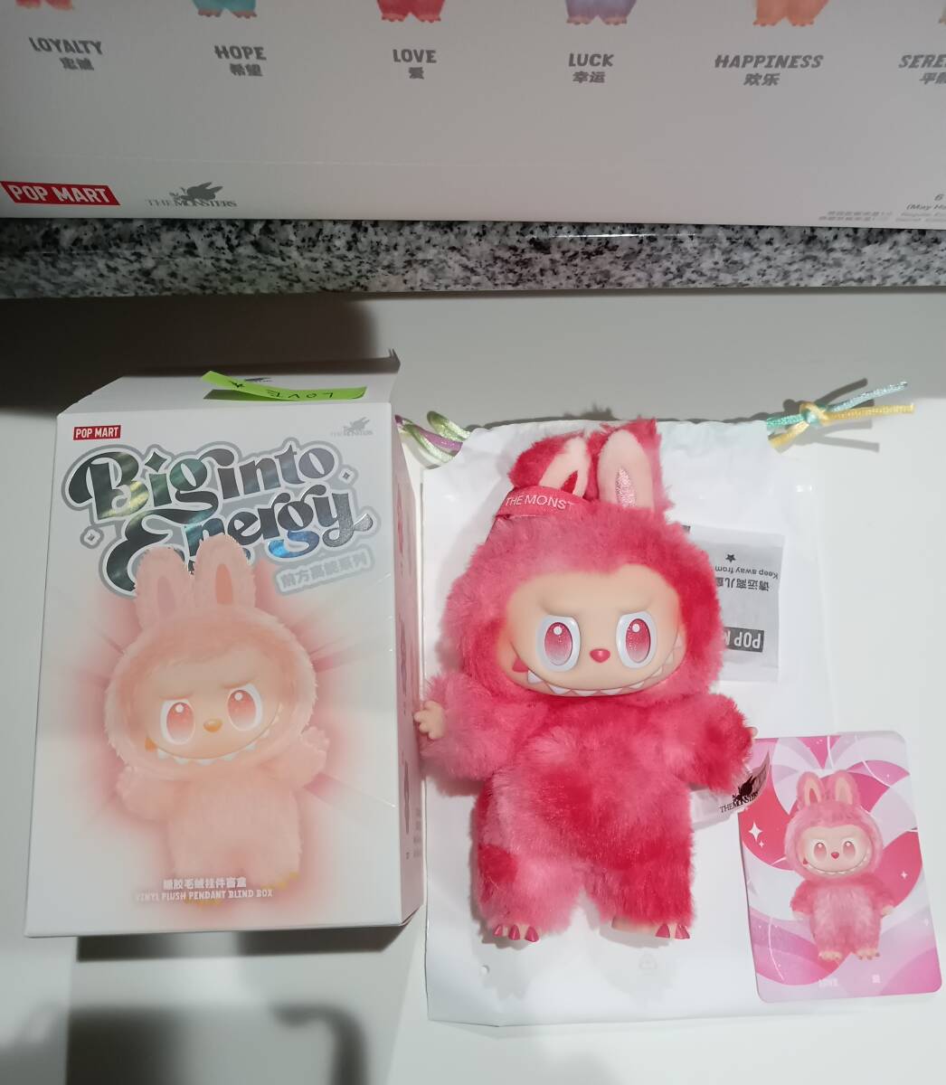 popmart正規品！！LOVE！！THE MONSTERS Big into Energy ラブブ ！！エナジー ぬいぐるみ ペンダントlabubu！！_画像1