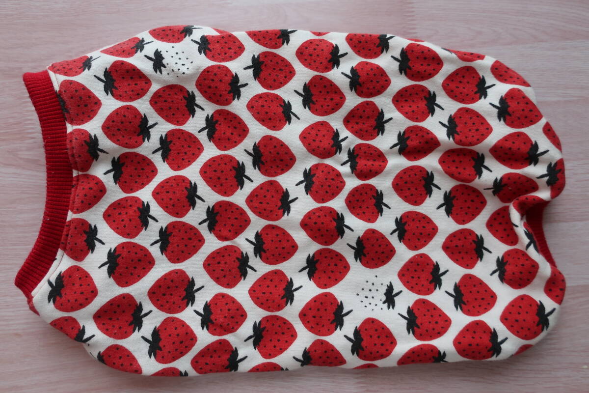 【L・中古】小型犬　中型犬　犬服　ドッグウエア　ハンドメイド　苺柄　トレーナー_画像1