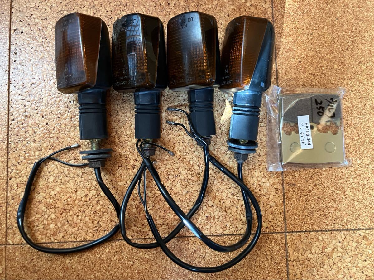  Wolf 250 передний и задний (до и после) указатель поворота ( б/у )& задний тормозные накладки ( новый товар )TV250L vj21a wolf250 для поиска rgv Gamma Suzuki 35601-38c01 35603-38c01