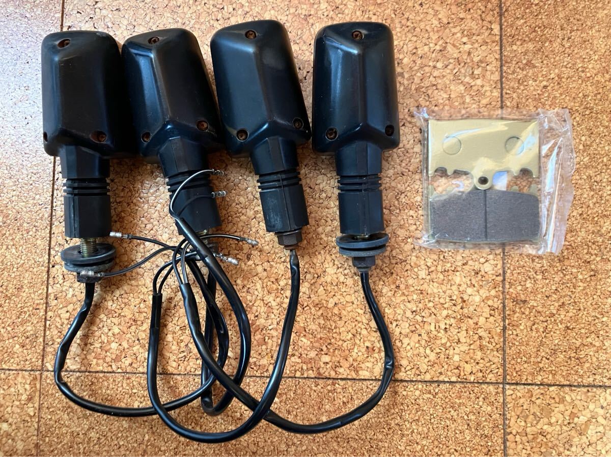  Wolf 250 передний и задний (до и после) указатель поворота ( б/у )& задний тормозные накладки ( новый товар )TV250L vj21a wolf250 для поиска rgv Gamma Suzuki 35601-38c01 35603-38c01