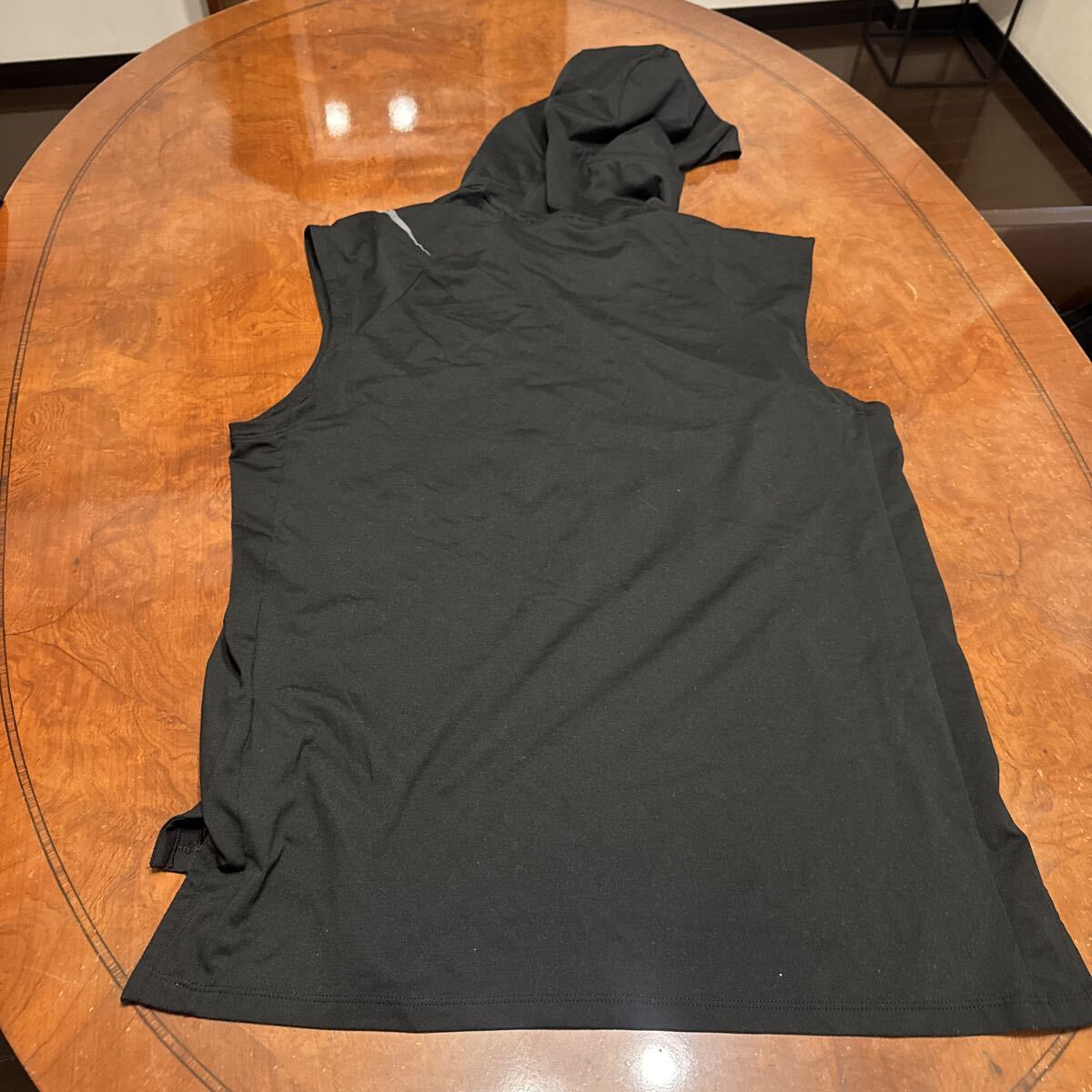 nike ランニング　フード　ノースリーブ　タンクトップ　ブラック　サイズm_画像4