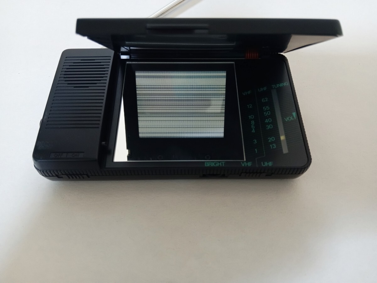 【希少品】CITIZENシチズン　ポータブルテレビLC-TV 06TA-OJ 通電確認済　ポケットテレビ　昭和レトロ　86製１−６月期ヴィンテージ現状品_画像5