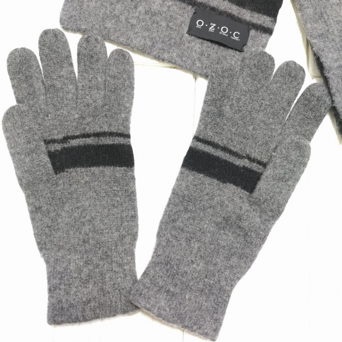 即決 美品★オゾックOZOC 暖か ウール 手袋 & マフラーセット グレー 黒 送料無料_画像4