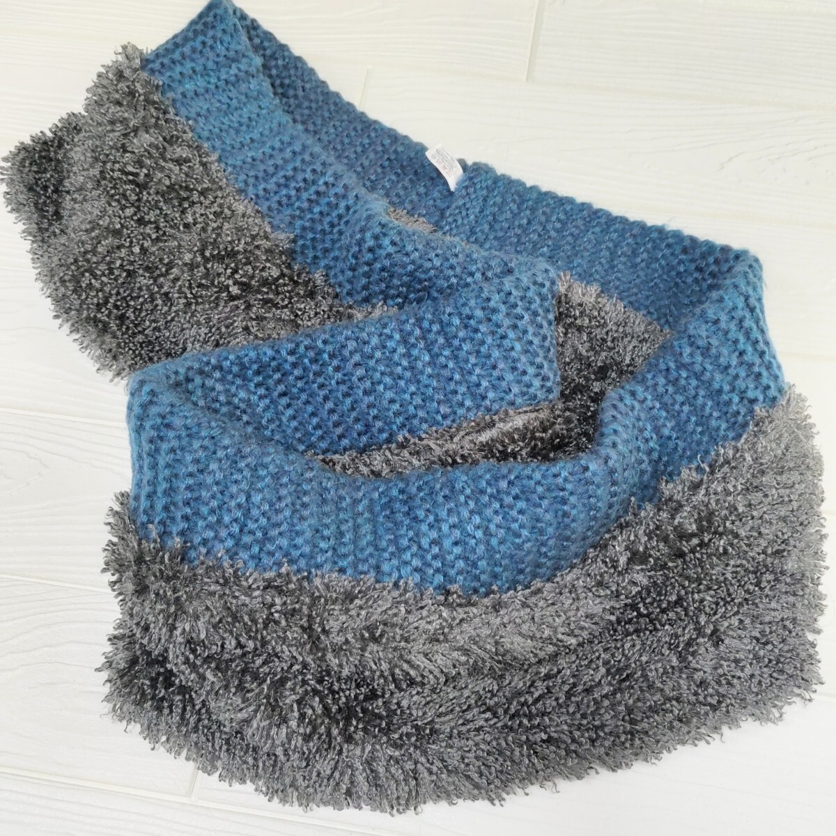 即決 新品タグ付 ボリュームたっぷり シャギー&ざっくり ニット 切替 スヌード マフラーストール 暖か グレー 青 送料無料_画像3