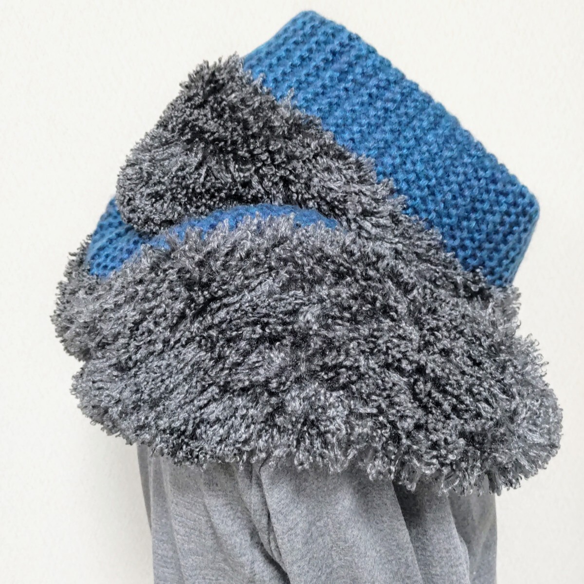 即決 新品タグ付 ボリュームたっぷり シャギー&ざっくり ニット 切替 スヌード マフラーストール 暖か グレー 青 送料無料_画像5