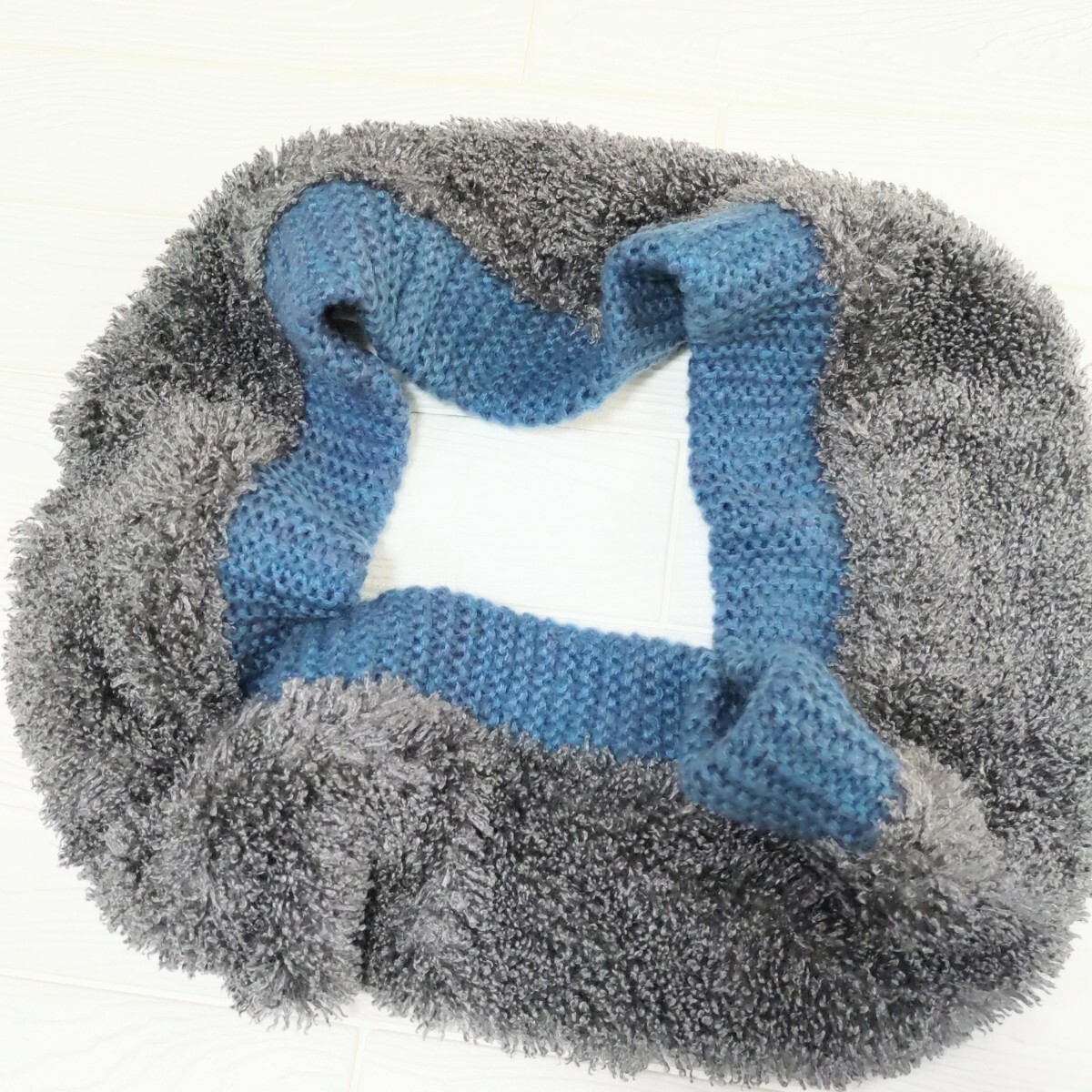 即決 新品タグ付 ボリュームたっぷり シャギー&ざっくり ニット 切替 スヌード マフラーストール 暖か グレー 青 送料無料_画像6