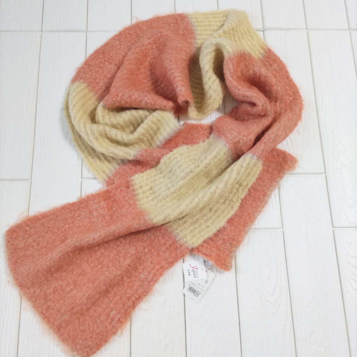 新品 即決 タグ付 ロング マフラー ストール ふわふわ 軽やか 暖か オーロラ㈱ 日本製 ピンクオレンジ パステルカラー 180cm 送料無料_画像2