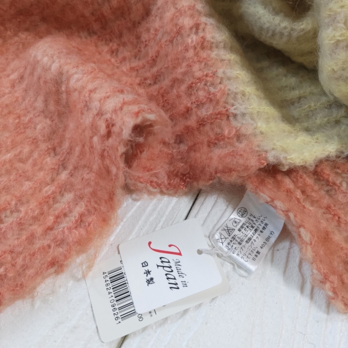 新品 即決 タグ付 ロング マフラー ストール ふわふわ 軽やか 暖か オーロラ㈱ 日本製 ピンクオレンジ パステルカラー 180cm 送料無料_画像4