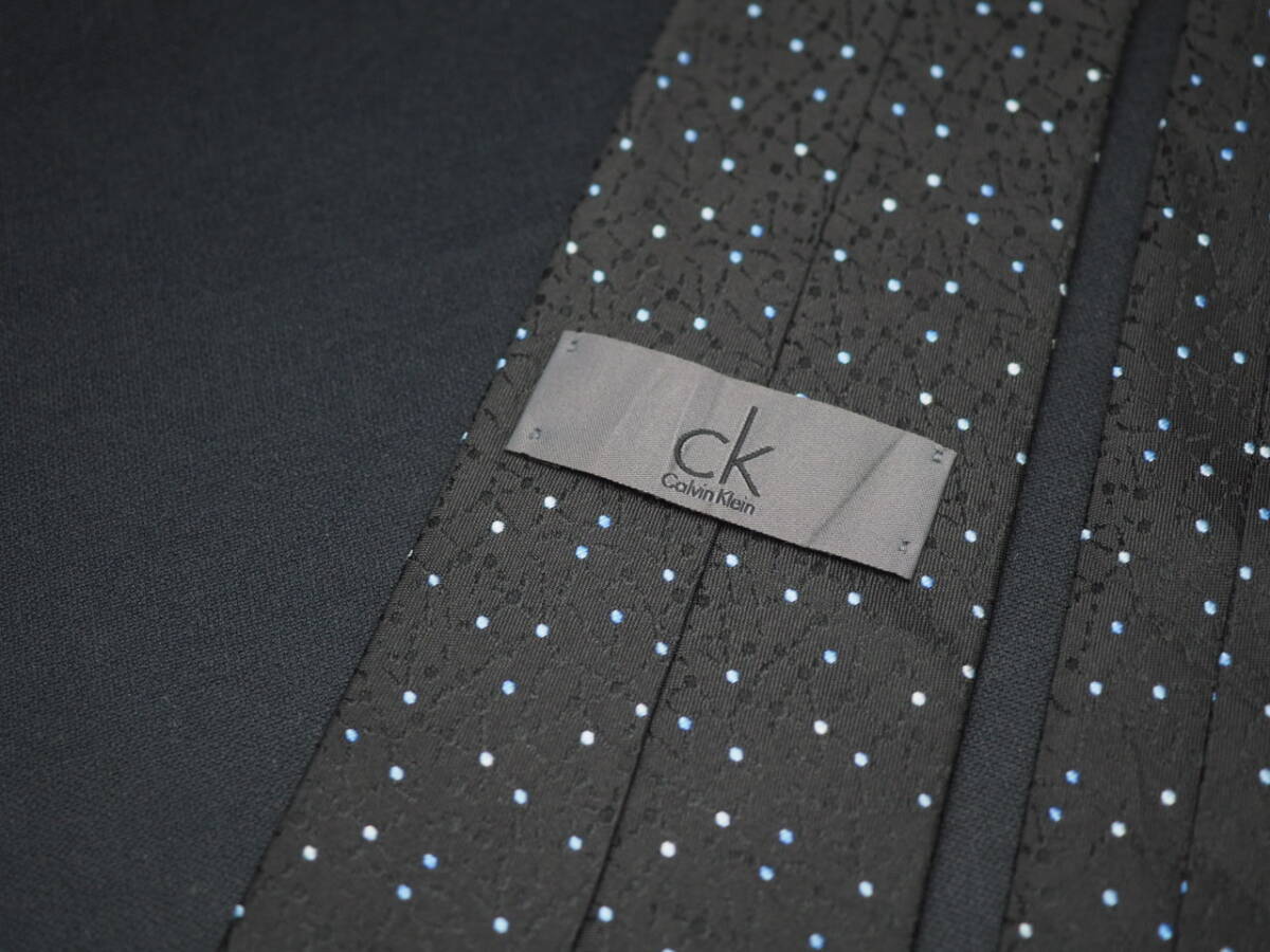 美品【Calvin Klein カルバンクライン】 G1343 ブラック系 アラ商事 SILK ブランド ネクタイ 古着 良品 転売 仕入_画像4