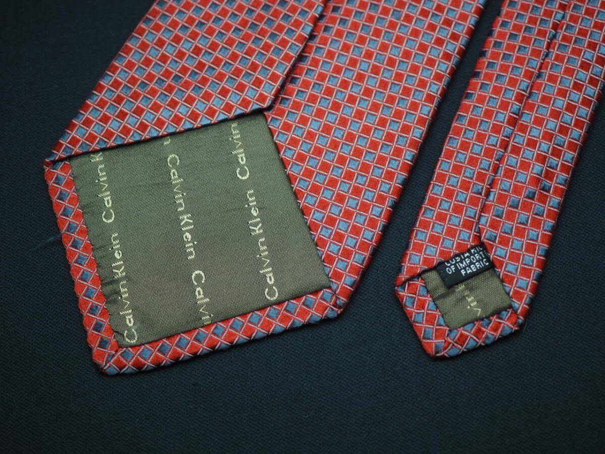 美品【Calvin Klein カルバンクライン】 G1366 赤グレー系 SILK ブランド ネクタイ 古着 良品 転売 仕入_画像5