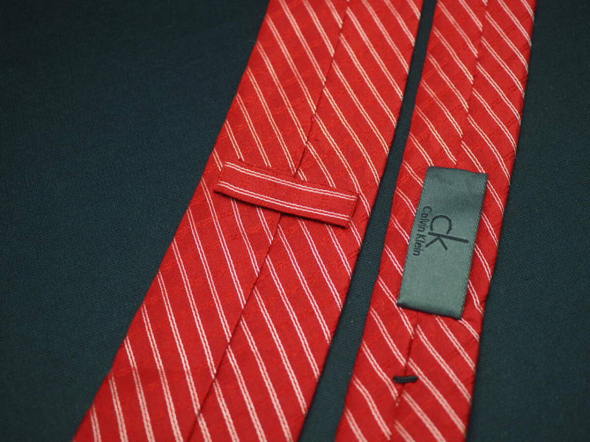 美品【Calvin Klein カルバンクライン】 G1379 細身 赤系 SILK ブランド ネクタイ 古着 良品 転売 仕入_画像4