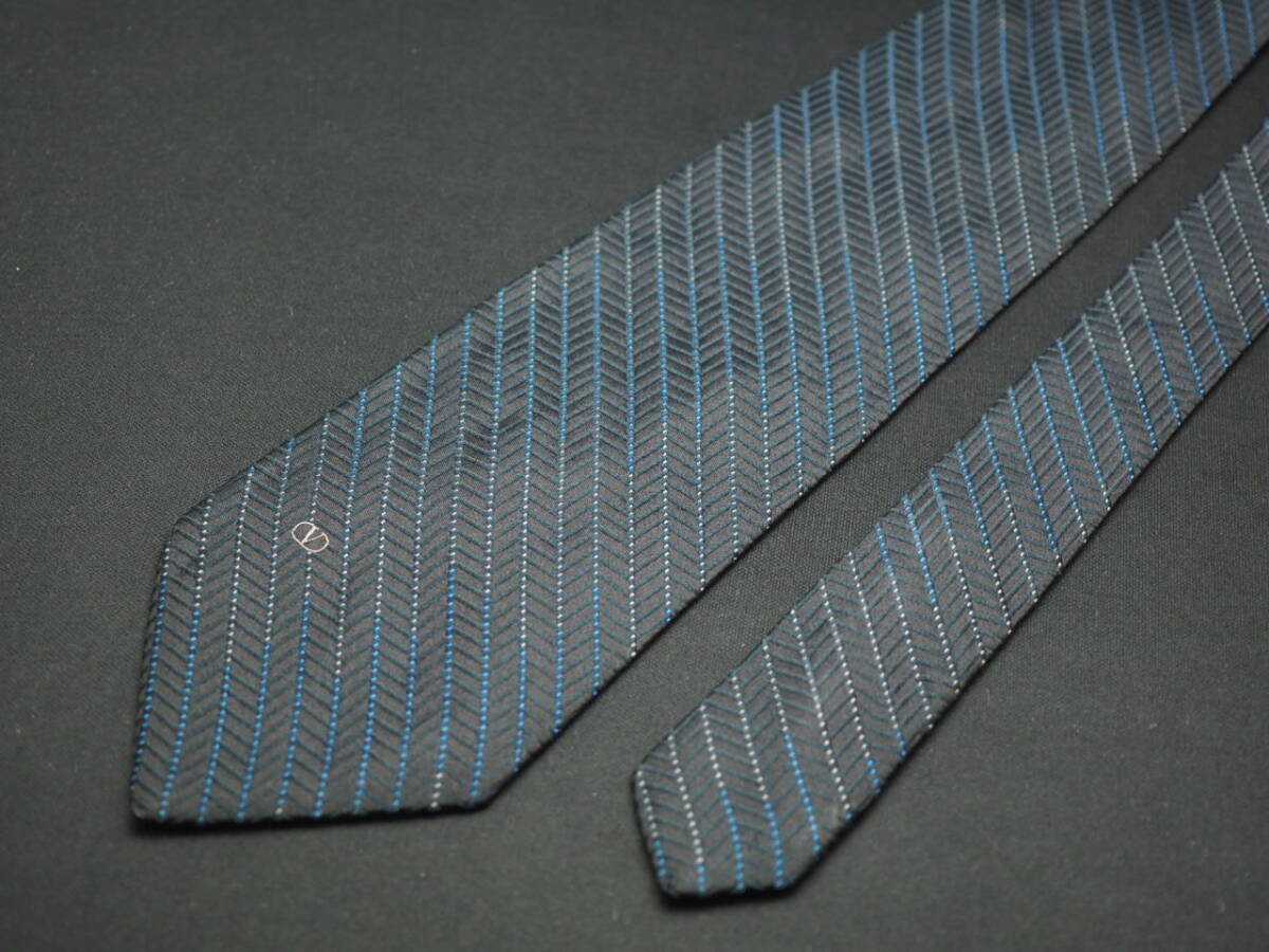 美品【VALENTINO ヴァレンティノ】 G1514 ブラック ブルー SILK ブランド ネクタイ 古着 良品 転売 仕入_画像3