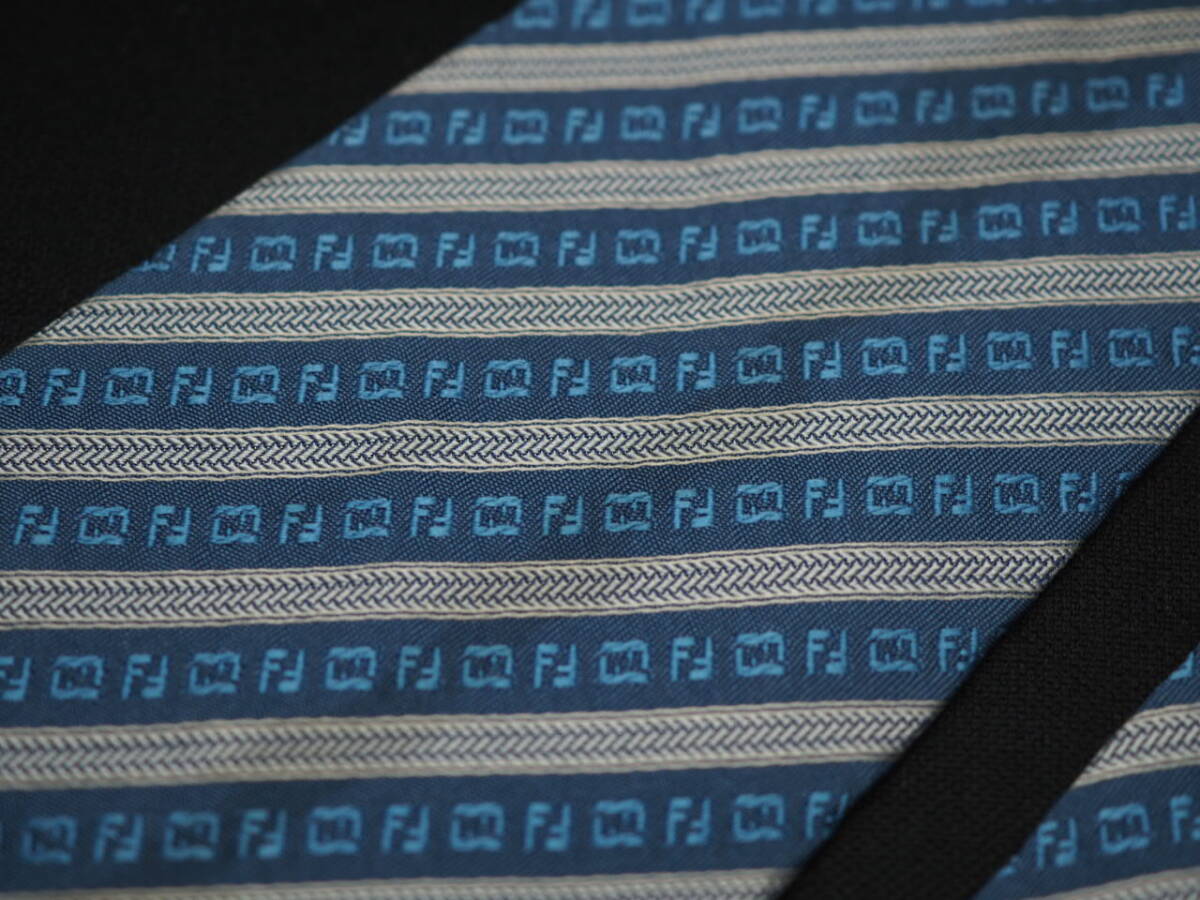 [FENDI Fendi ] G1607 Logo голубой оттенок серебра SILK бренд галстук б/у одежда хорошая вещь перепродажа скупка 