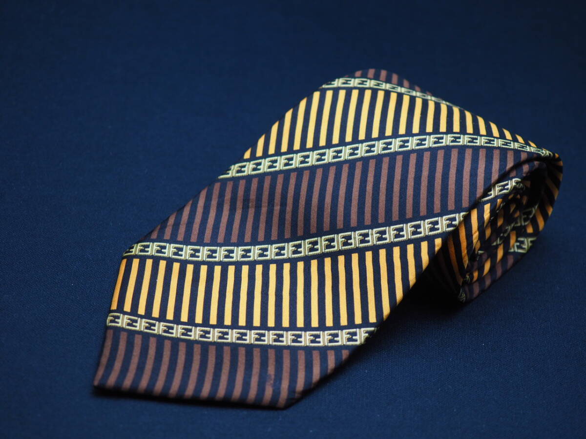  прекрасный товар [FENDI Fendi ] G1613 Logo SILK бренд галстук б/у одежда хорошая вещь перепродажа скупка 