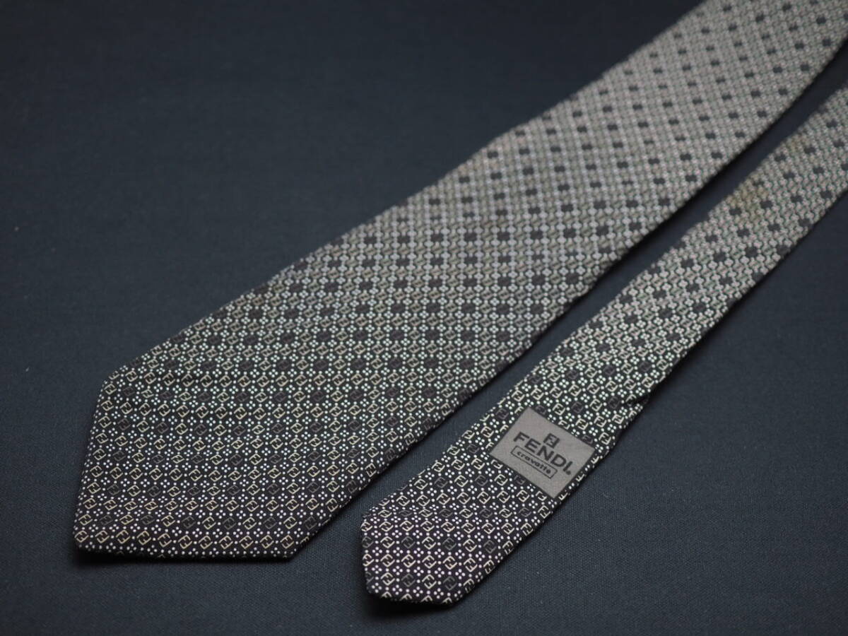  прекрасный товар [FENDI Fendi ] G1617 Logo черный серый SILK бренд галстук б/у одежда хорошая вещь перепродажа скупка 