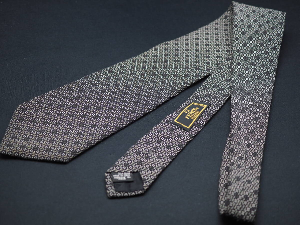  прекрасный товар [FENDI Fendi ] G1617 Logo черный серый SILK бренд галстук б/у одежда хорошая вещь перепродажа скупка 